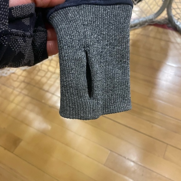 Lululemon Scuba Hoody - Picture 6 of 6